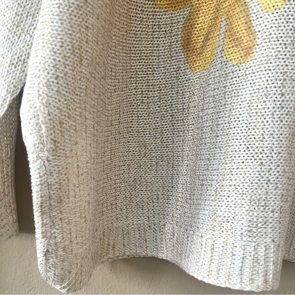 talk of the walk • white & gold metallic floral bat wing top - Picture 12 of 15